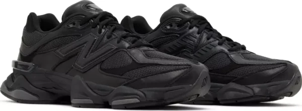 New Balance 9060 Triple Black Leather נעלי סניקרס לגברים