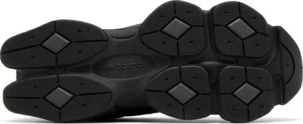 New Balance 9060 Triple Black Leather נעלי סניקרס לגברים