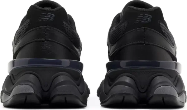 New Balance 9060 Triple Black Leather נעלי סניקרס לגברים