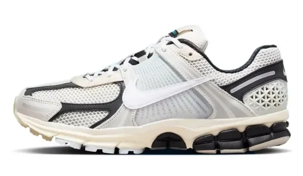 Nike Vomero 5 Supersonic Light Bone Black סניקרס
