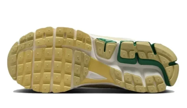 Nike Zoom Vomero 5 Alabaster Malachite סניקרס