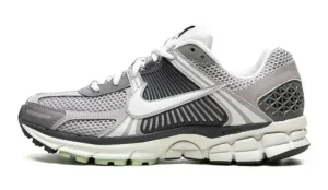 Nike Zoom Vomero 5 Cobblestone Flat Pewter סניקרס