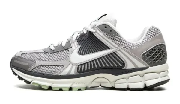 Nike Zoom Vomero 5 Cobblestone Flat Pewter סניקרס