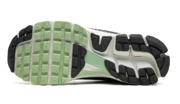 Nike Zoom Vomero 5 Cobblestone Flat Pewter סניקרס