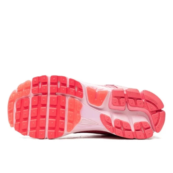 Nike Zoom Vomero 5 Coral Chalk Hot Punch סניקרס