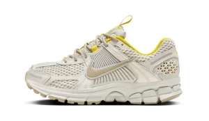 Nike Zoom Vomero 5 Light Bone Yellow סניקרס