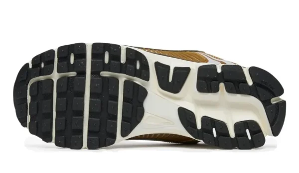 Nike Zoom Vomero 5 Metallic Gold סניקרס