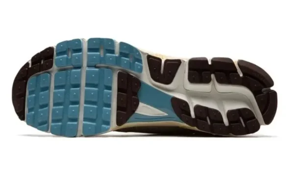 Nike Zoom Vomero 5 Oatmeal סניקרס