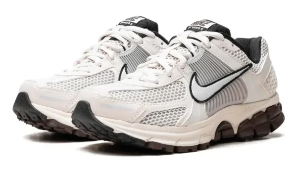 Nike Zoom Vomero 5 Phantom סניקרס