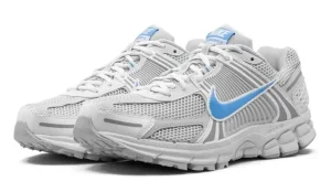 Nike-zoom-vomero-5-photon-dust-university-blue-2-600×348