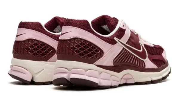 Nike Zoom Vomero 5 Pink Foam Team Red סניקרס