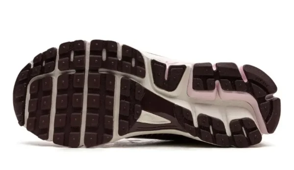 Nike Zoom Vomero 5 Pink Foam Team Red סניקרס