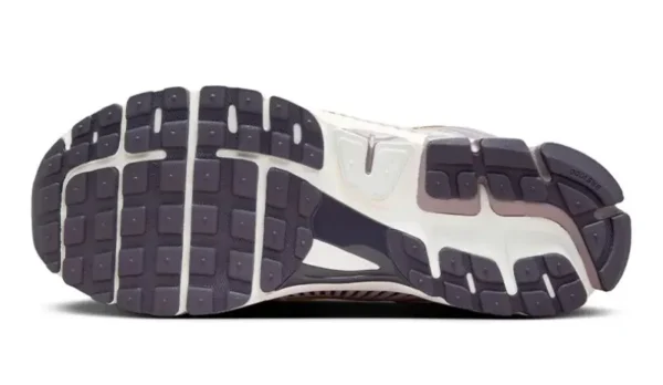 Nike Zoom Vomero 5 Platinum Violet סניקרס