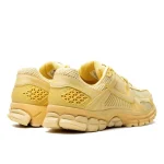 Nike Zoom Vomero 5 Saturn Gold סניקרס