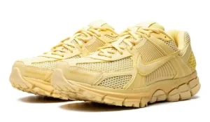 Nike-zoom-vomero-5-saturn-gold-2-600×348