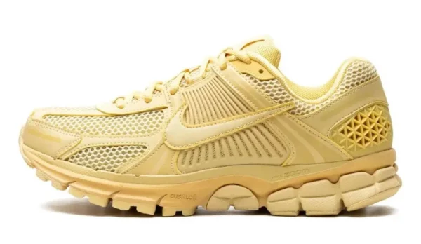 Nike Zoom Vomero 5 Saturn Gold סניקרס