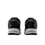 New Balance 1906 Black עם Team Red ו-Castlerock – נעלי ספורט בסגנון רטרו