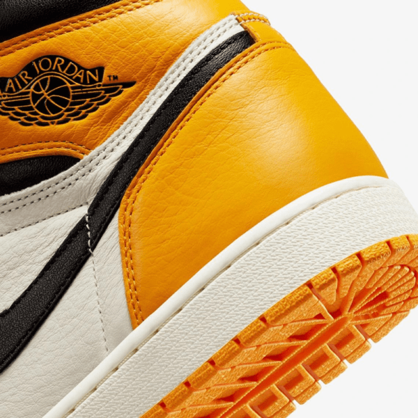 Nike Air Jordan 1 Retro High OG Yellow Toe סניקרס
