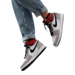 Jordan 1 Retro High Light Smoke Grey סניקרס